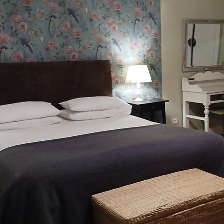 Bed and Breakfast Le Voltaire Airvault Exterior foto
